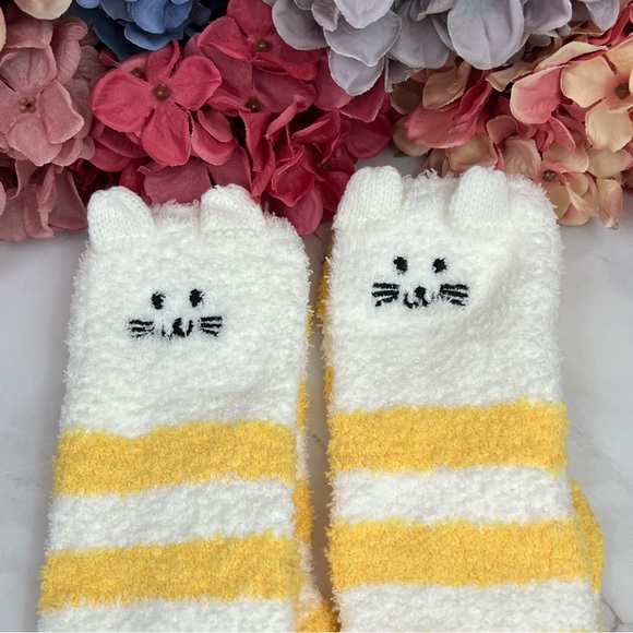 Whimsical Plush Animal Yellow Striped Kitten Fuzzy Knee Socks - Picture 7 of 12